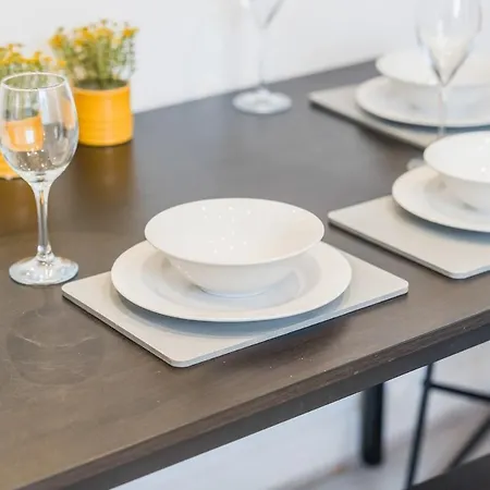 Будинок відпочинку New Spacious 3-bed House, Driveway Parking, Ideal Contractor