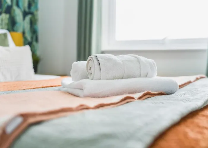 New Spacious 3-bed House, Driveway Parking, Ideal Contractor *