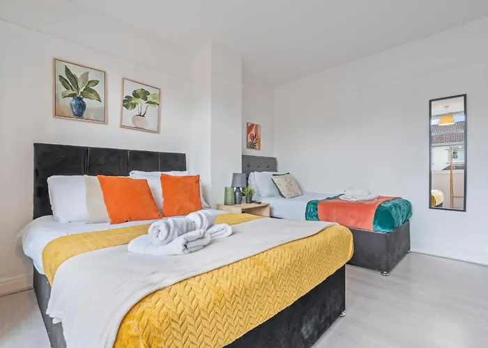 Hébergement de vacances New Spacious 3-bed House, Driveway Parking, Ideal Contractor *