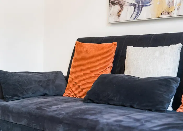 New Spacious 3-bed House, Driveway Parking, Ideal Contractor *