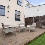 Σπίτι διακοπών New Spacious 3-bed House, Driveway Parking, Ideal Contractor *