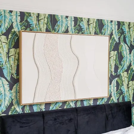 Nyaraló New Spacious 3-bed House, Driveway Parking, Ideal Contractor