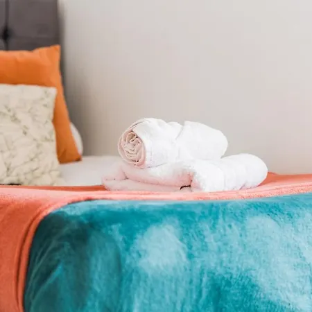 New Spacious 3-bed House, Driveway Parking, Ideal Contractor Bristol