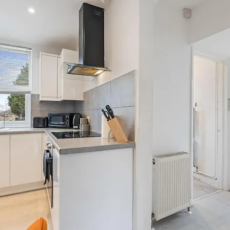 New Spacious 3-bed House, Driveway Parking, Ideal Contractor Bristol