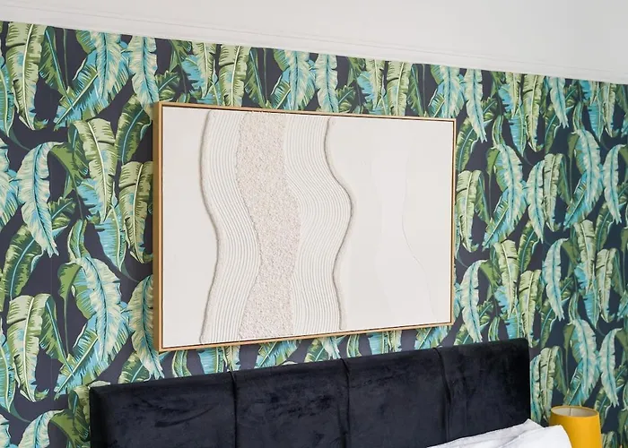 Nyaraló New Spacious 3-bed House, Driveway Parking, Ideal Contractor