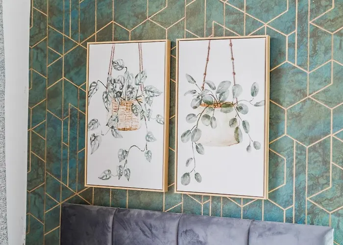 New Spacious 3-bed House, Driveway Parking, Ideal Contractor * Bristol