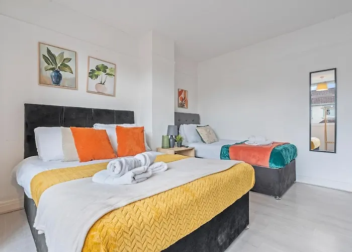 Nyaraló New Spacious 3-bed House, Driveway Parking, Ideal Contractor