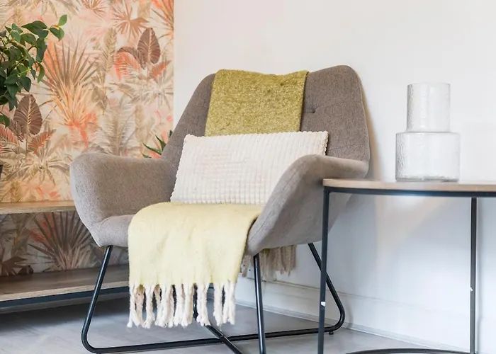 Nyaraló New Spacious 3-bed House, Driveway Parking, Ideal Contractor