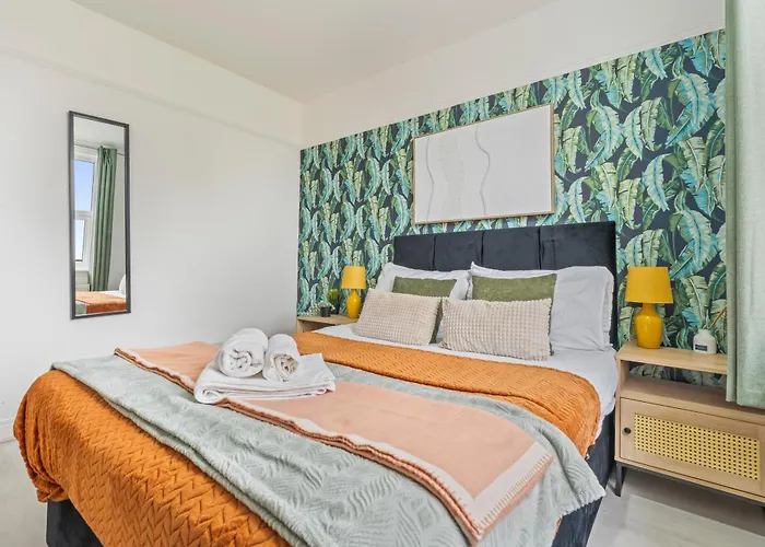 New Spacious 3-bed House, Driveway Parking, Ideal Contractor *