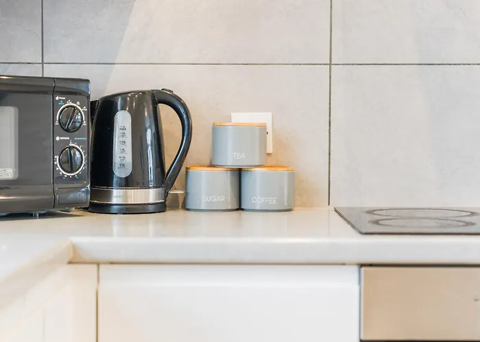 New Spacious 3-bed House, Driveway Parking, Ideal Contractor Dom wakacyjny *