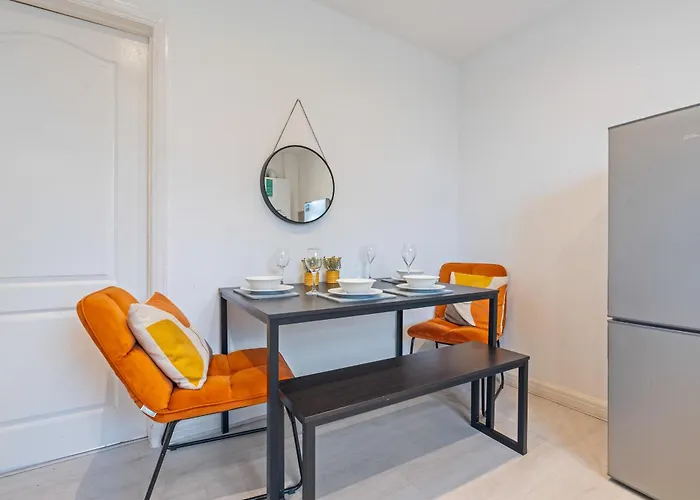 New Spacious 3-bed House, Driveway Parking, Ideal Contractor