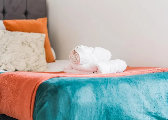 New Spacious 3-bed House, Driveway Parking, Ideal Contractor Prázdninový dům *