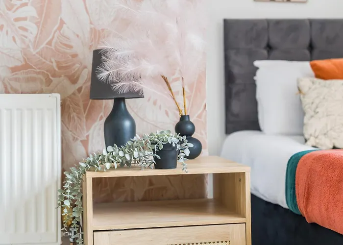 New Spacious 3-bed House, Driveway Parking, Ideal Contractor Prázdninový dům *