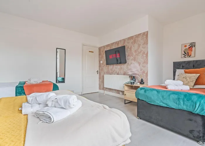 New Spacious 3-bed House, Driveway Parking, Ideal Contractor Dom wakacyjny *