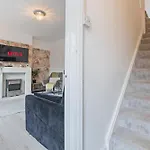 New Spacious 3-bed House, Driveway Parking, Ideal Contractor Holiday home Bristol