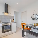Holiday home New Spacious 3-bed House, Driveway Parking, Ideal Contractor Bristol