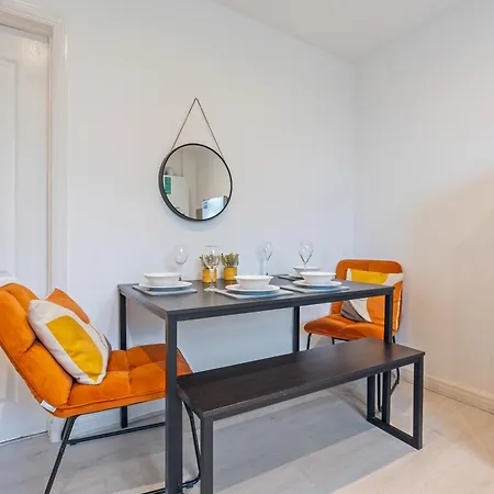 New Spacious 3-bed House, Driveway Parking, Ideal Contractor